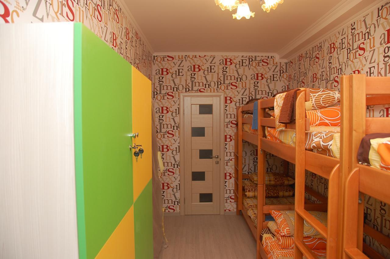 Green Apple Hostel Киев Экстерьер фото