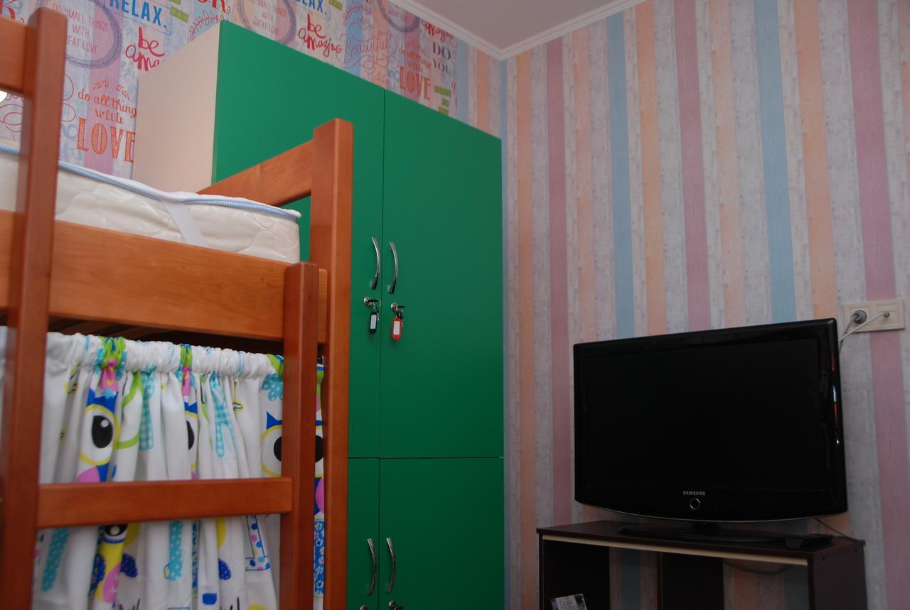 Green Apple Hostel Киев Экстерьер фото